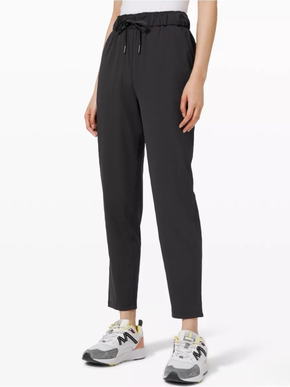 Lululemon Keep Moving Pant in Black 7/8 High Rise Nylon Lycra Barrel Size 6 EUC